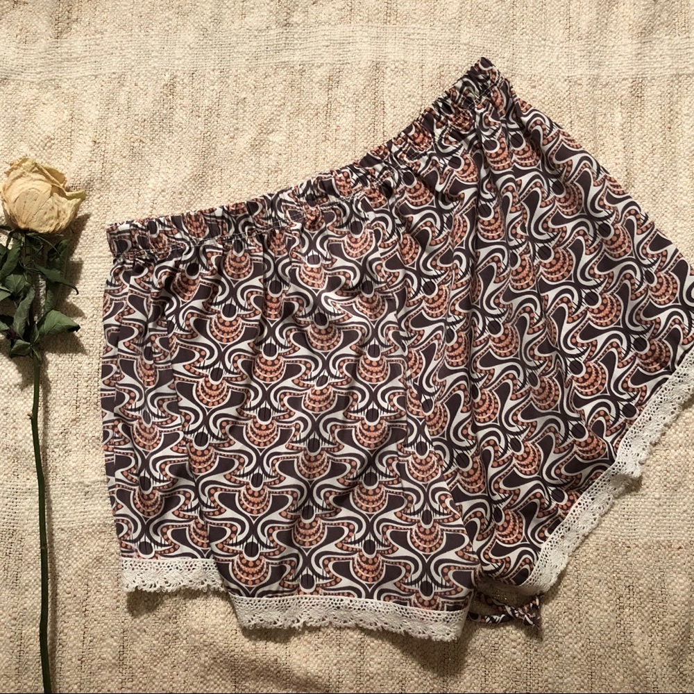 Patterned shorts - Picture 2 of 2